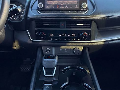 Used 2023 Nissan Rogue SV w/ SV Premium B Package FWD image 17