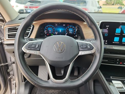 Used 2025 Volkswagen Atlas SE FWD image 16