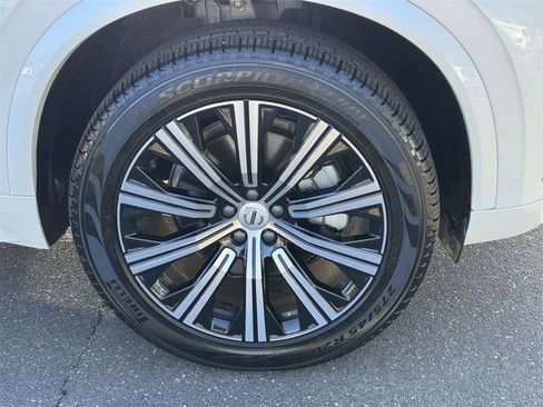 Certified 2025 Volvo XC90 B5 Core image 6