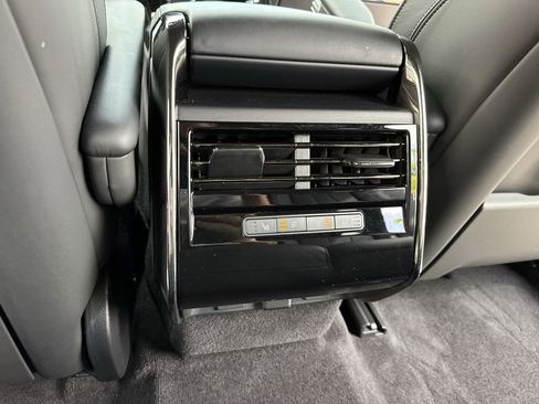 Used 2024 Land Rover Range Rover Sport Dynamic SE image 37