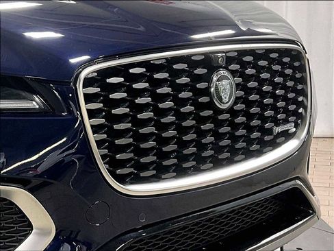 Used 2025 Jaguar F-PACE R-Dynamic S image 33