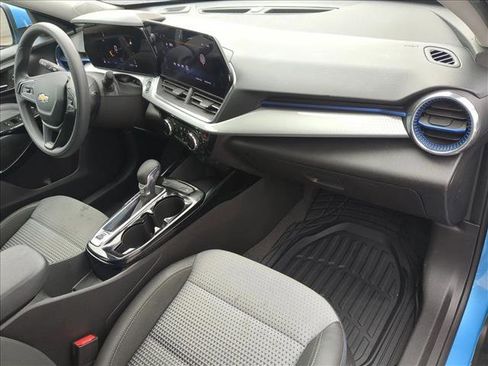 Certified 2025 Chevrolet Trax LT image 26