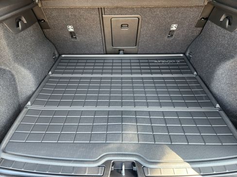 New 2026 Volvo XC40 B5 Ultra w/ Protection Package Premier image 33