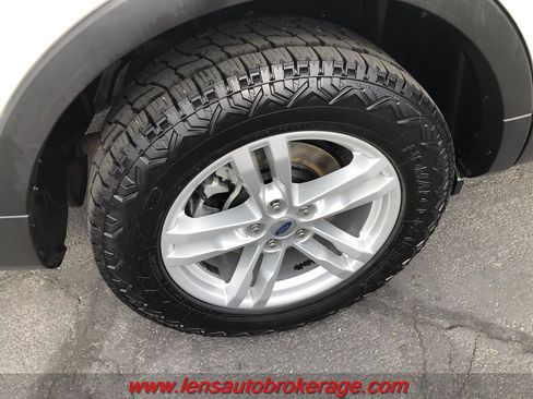 Used 2018 Ford Explorer XLT w/ Equipment Group 202A FWD image 27