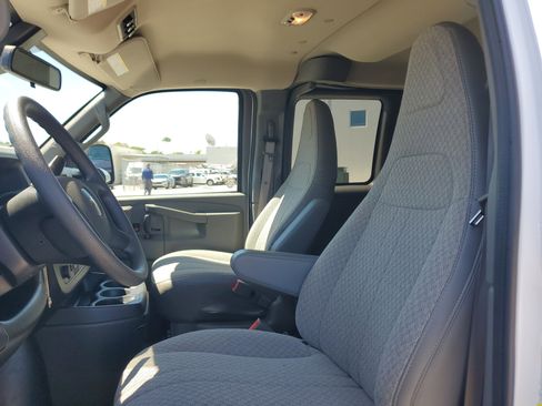 Used 2025 Chevrolet Express 3500 LT w/ LT Preferred Equipment Group RWD image 11
