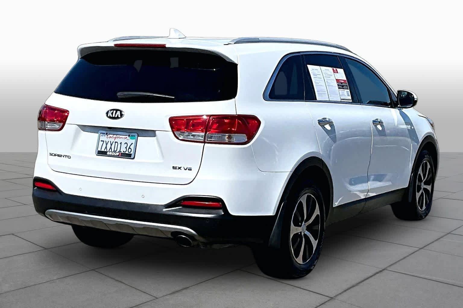 Used 2017 Kia Sorento EX FWD image 12