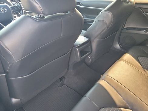 Used 2018 Toyota Camry SE FWD image 11