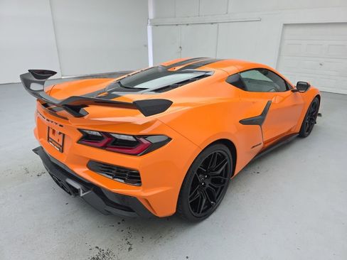 Used 2024 Chevrolet Corvette Z06 RWD image 12