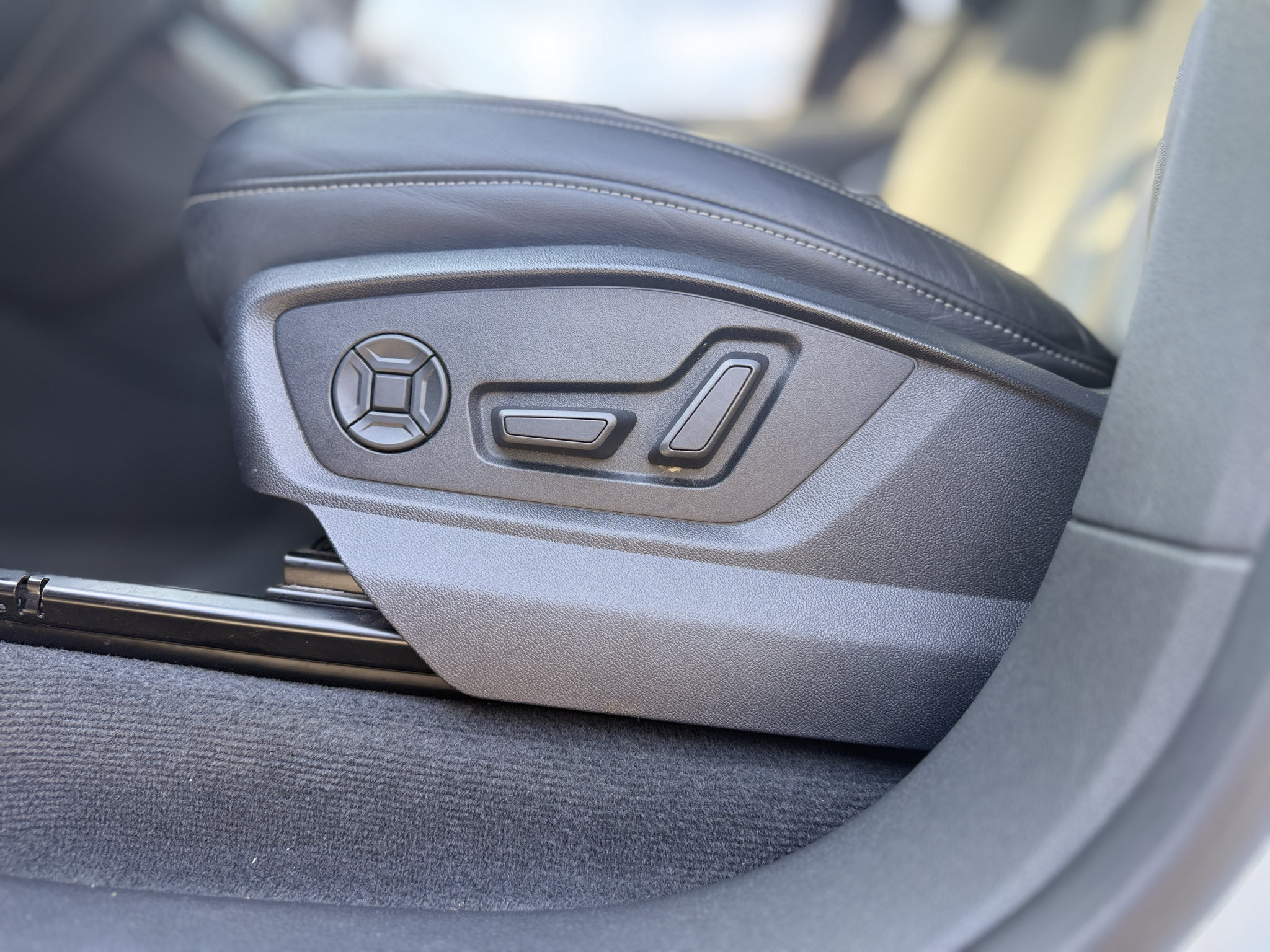 Used 2022 Audi Q8 Premium Plus AWD/4WD image 24