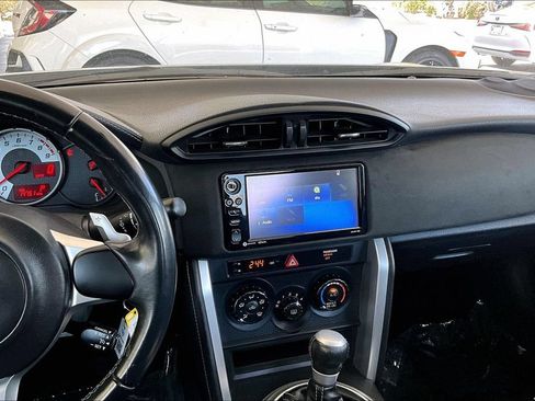 Used 2017 Toyota 86 RWD image 9