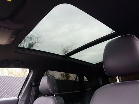 Used 2023 Volkswagen Atlas Cross Sport SEL R-Line image 12