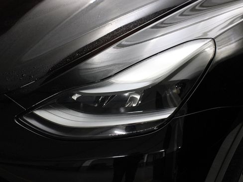 Used 2023 Tesla Model Y 2WD image 4