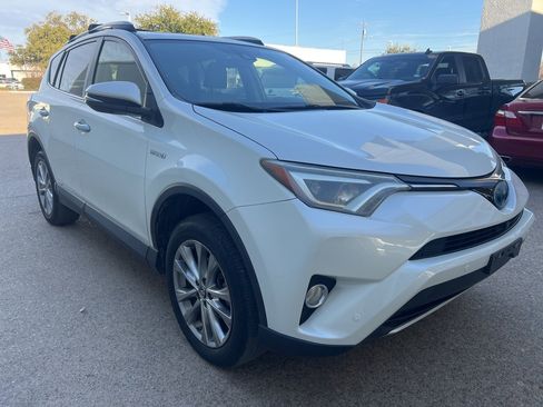 Used 2016 Toyota RAV4 Limited image 3