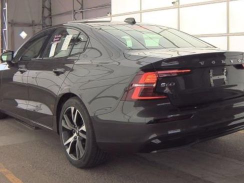 Used 2025 Volvo S60 B5 Core FWD image 4