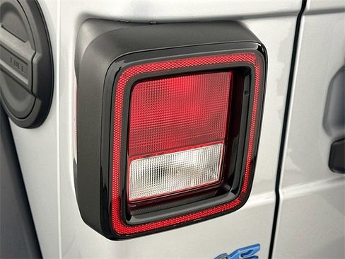 Used 2023 Jeep Wrangler Unlimited w/ Convenience Group image 23