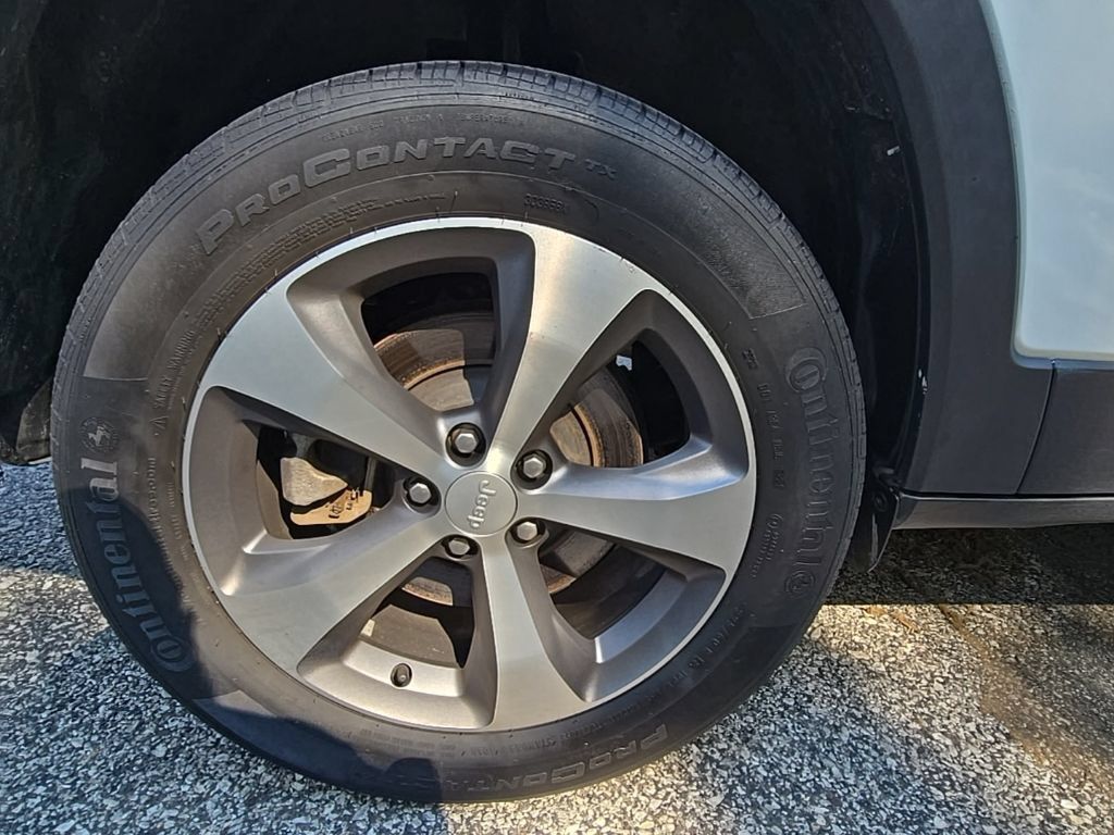 Used 2022 Jeep Cherokee Limited AWD/4WD image 19