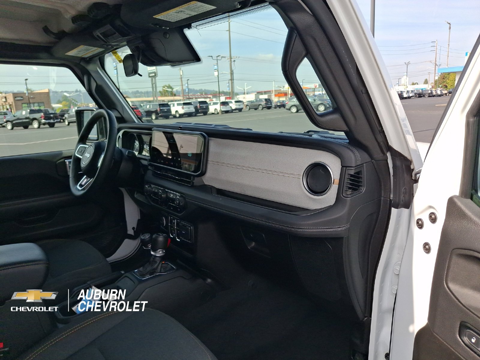 Used 2024 Jeep Wrangler Unlimited Sahara AWD/4WD image 22