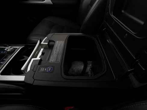 Used 2017 Toyota Land Cruiser image 29