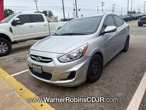 Used 2016 Hyundai Accent SE image 3