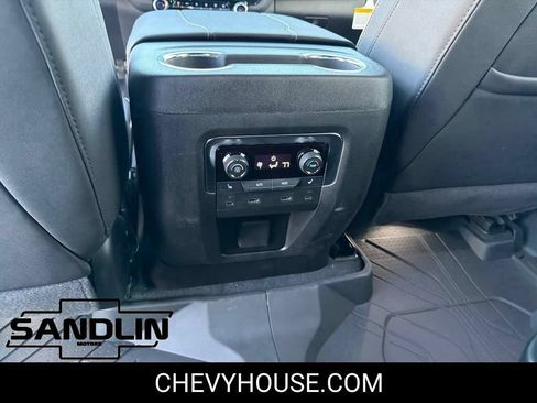New 2026 Chevrolet Suburban Premier RWD image 33