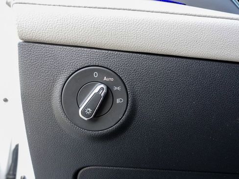 Certified 2025 Volkswagen Taos SEL image 16