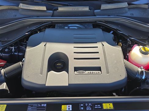 New 2025 Land Rover Range Rover Long Wheelbase SE image 32