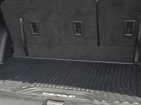 Used 2021 Chevrolet Traverse LT image 8