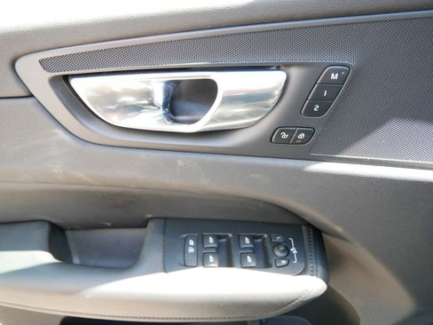 Certified 2025 Volvo XC60 B5 Plus w/ Climate Package AWD/4WD image 15