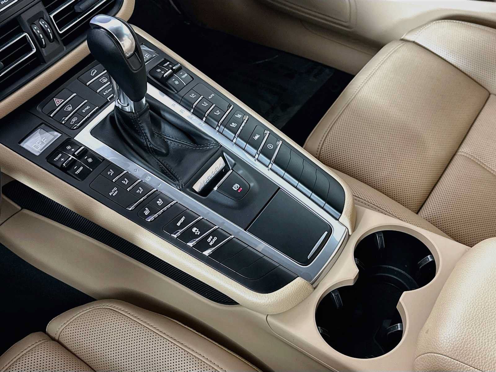 Certified 2021 Porsche Macan AWD/4WD image 20
