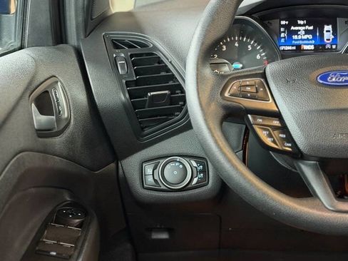 Used 2017 Ford Escape SE w/ Equipment Group 201A AWD/4WD image 16