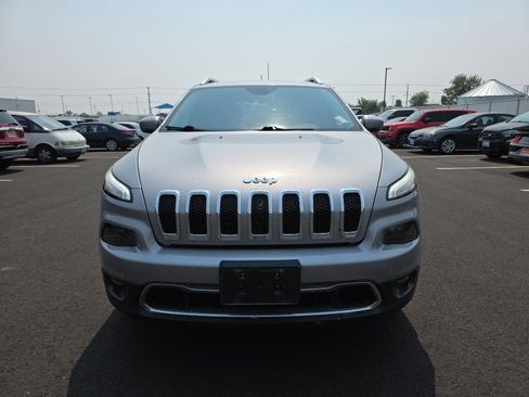 Used 2017 Jeep Cherokee Limited AWD/4WD image 2