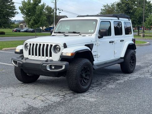 Used 2018 Jeep Wrangler Unlimited Sahara w/ Cold Weather Group AWD/4WD image 4