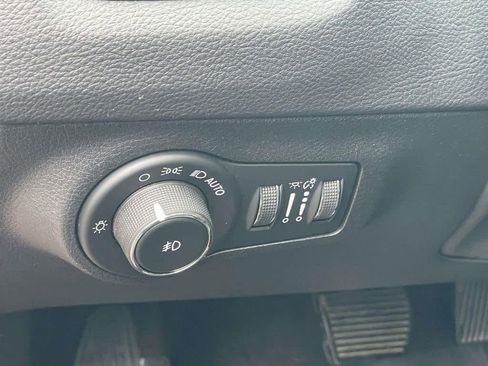 Used 2018 Jeep Compass Limited image 23