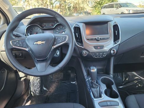 Used 2017 Chevrolet Cruze LT image 12