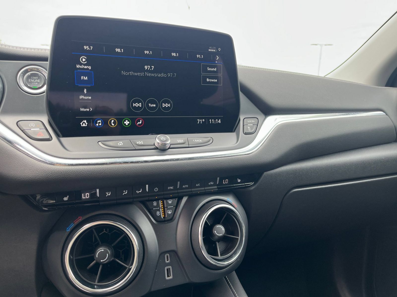 Used 2025 Chevrolet Blazer LT FWD image 19