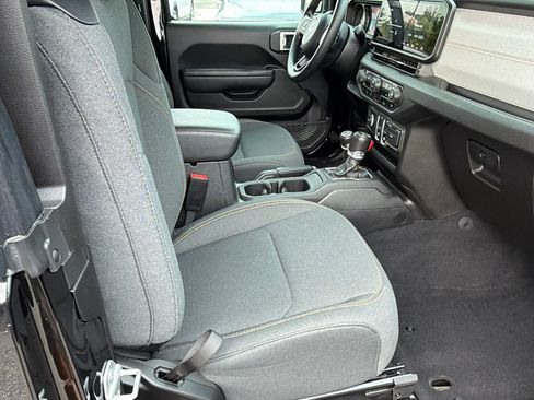 Used 2025 Jeep Wrangler Sport AWD/4WD image 20