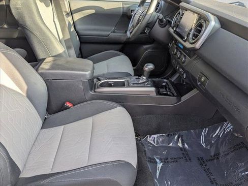 Used 2022 Toyota Tacoma TRD Sport image 19