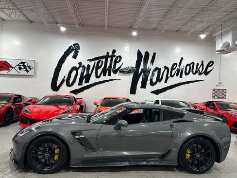 Used 2015 Chevrolet Corvette Z06 w/ 3LZ Preferred Equipment Group image 2