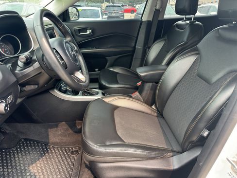 Used 2018 Jeep Compass Latitude w/ Popular Equipment Group image 9