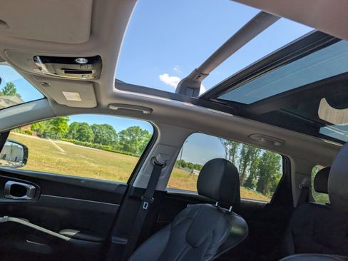 Used 2023 Kia Sorento S w/ Panoramic Sunroof Package FWD image 18