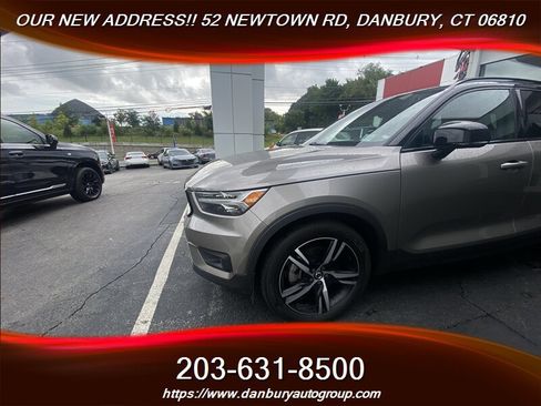 Used 2022 Volvo XC40 T5 R-Design AWD/4WD image 2