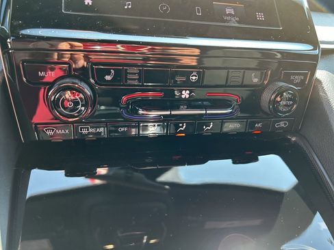 New 2025 Jeep Grand Cherokee Altitude image 16