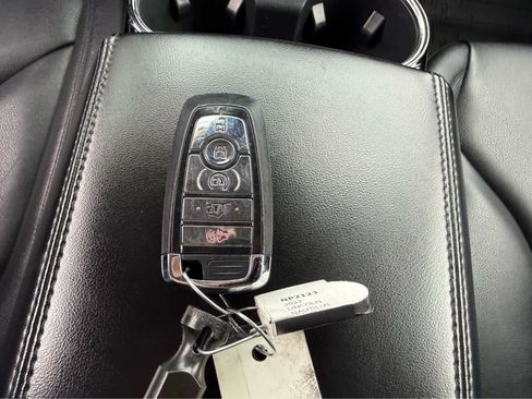 Used 2023 Lincoln Nautilus FWD image 33