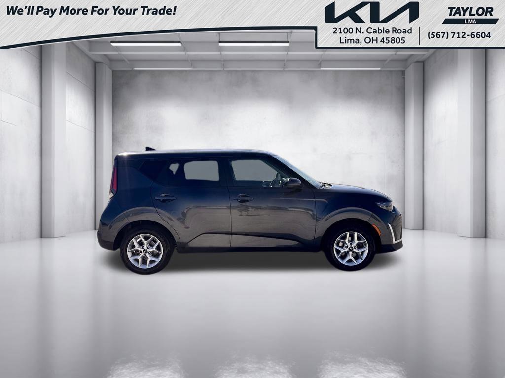 Used 2025 Kia Soul LX w/ LX Technology Package FWD image 17