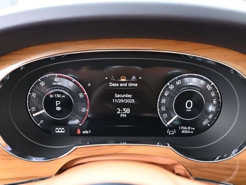 Certified 2024 Bentley Bentayga Azure image 19