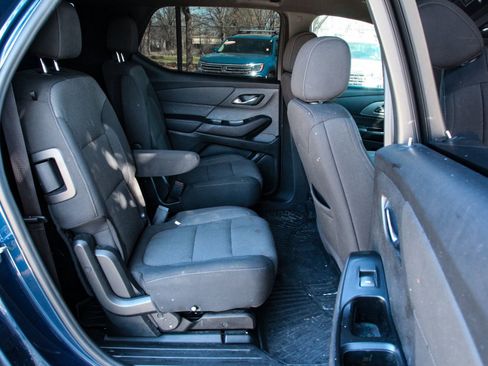 Used 2023 Chevrolet Traverse LT FWD image 36