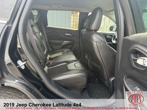 Used 2019 Jeep Cherokee Latitude Plus w/ Cold Weather Group AWD/4WD image 25