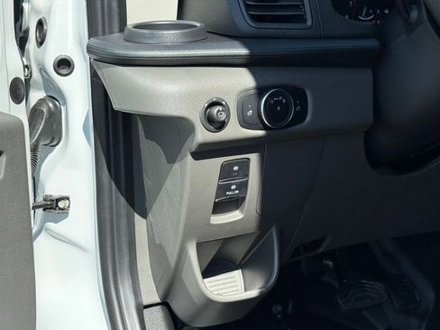New 2025 Ford Transit 250 148 Medium Roof image 15