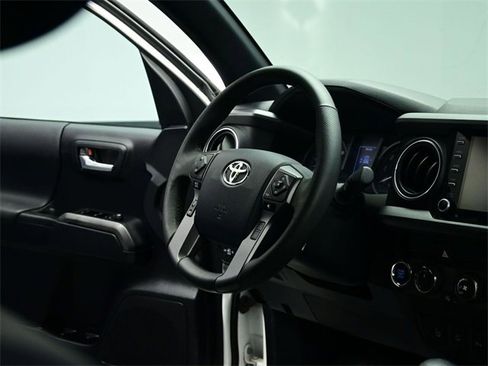 Used 2020 Toyota Tacoma TRD Off-Road image 32