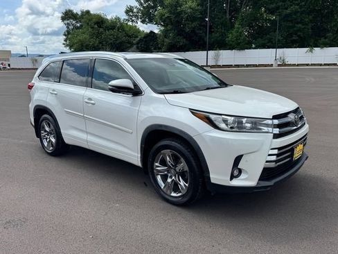 Used 2019 Toyota Highlander Limited Platinum AWD/4WD image 2